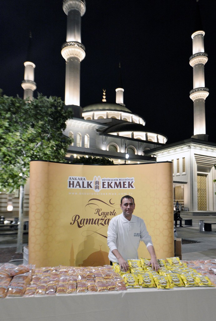 ¬HALK EKMEK’TEN TERAVİH İKRAMI