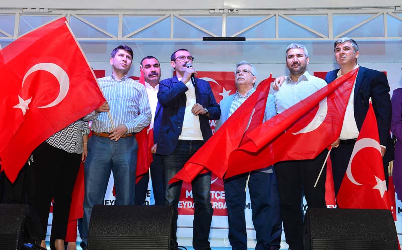 ONBİNLERCE BAŞKENTLİ'DEN, DEMOKRASİNÖBETİNE DEVAM