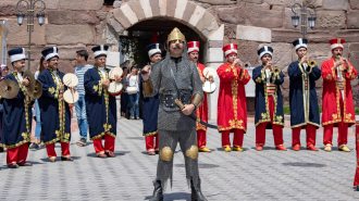 ANKARA KALESİ’NDE TURİSTLERE MEHTERLİ KARŞILAMA
