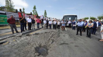 GÖKÇEK'TEN YABANCI GAZETECİLERE BASIN TOPLANTISI... (1)