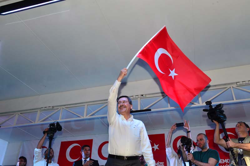 ONBİNLERCE BAŞKENTLİ'DEN, DEMOKRASİNÖBETİNE DEVAM