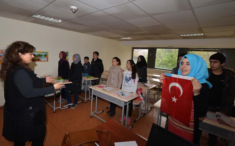 BÜYÜKŞEHİR’DEN, SIĞINMACI ÇOCUKLARA TÜRKÇE DERSİ