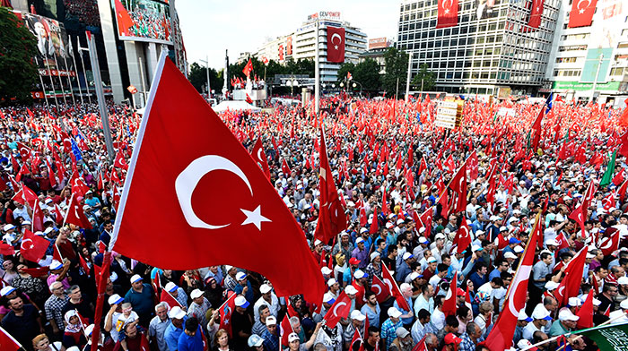 "DEMOKRASİ NÖBETİ" YARIN FİNAL YAPACAK