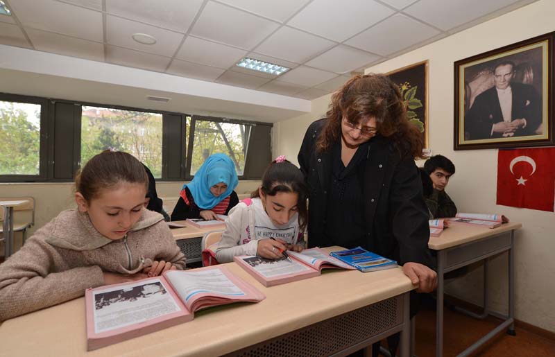 BÜYÜKŞEHİR’DEN, SIĞINMACI ÇOCUKLARA TÜRKÇE DERSİ
