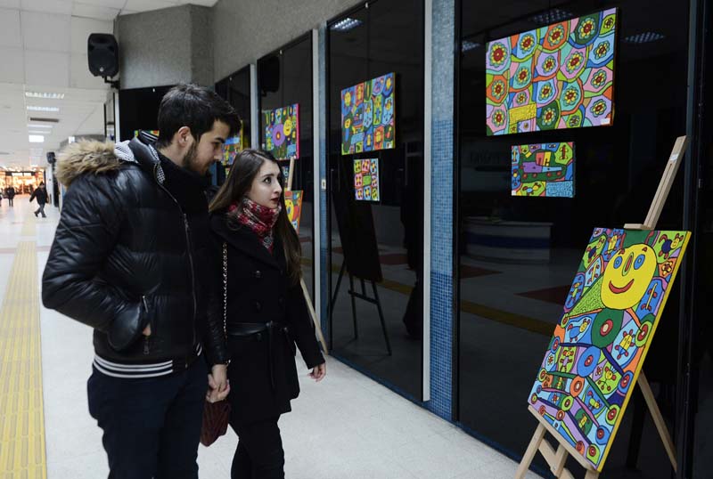 ZİHİNSEL ENGELLİ MUHAMMED’İN RESİMLERİ, METRO SANAT GALERİSİ’NDE