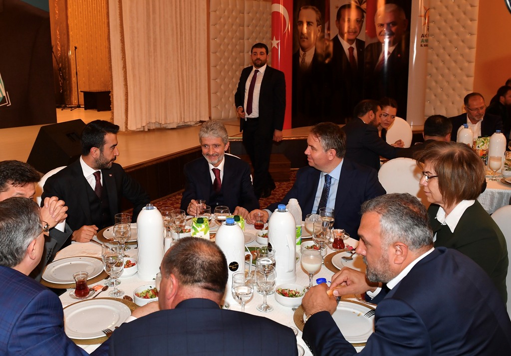 BAŞKAN TUNA, AK PARTİ ANKARA İL TEŞKİLATIYLA AYNI SOFRADA BULUŞTU