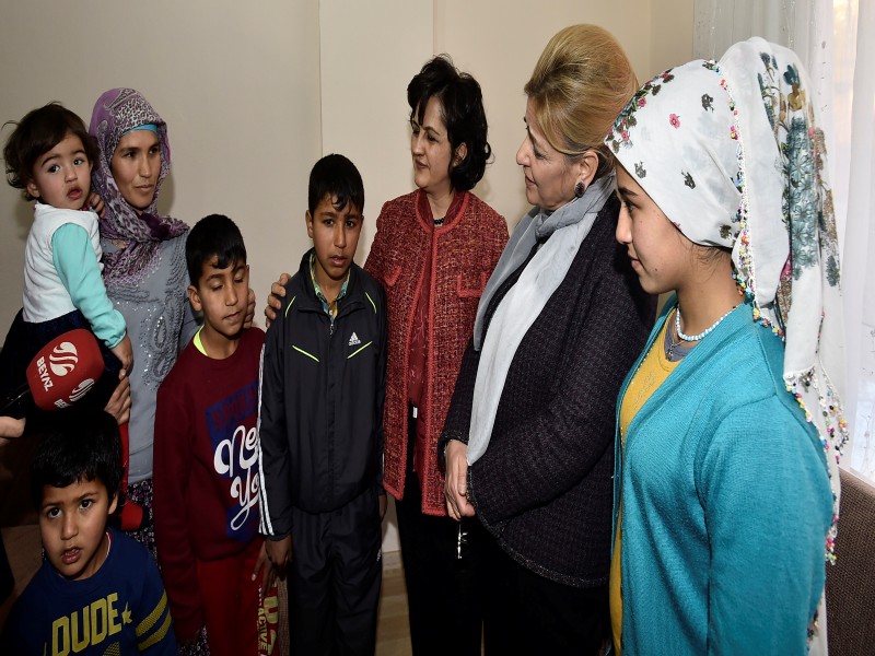 NEVİN GÖKÇEK İLE ÇİN BÜYÜKELÇİSİ'NİN EŞİ,...