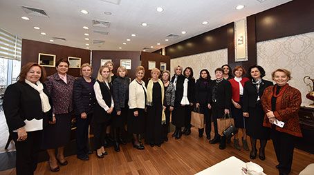 NEVİN GÖKÇEK'TEN BAYAN KARLOV'A VEDA YEMEĞİ