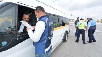 BÜYÜKŞEHİR ZABITASINDAN, SERVİS ARAÇLARINA DENETİM