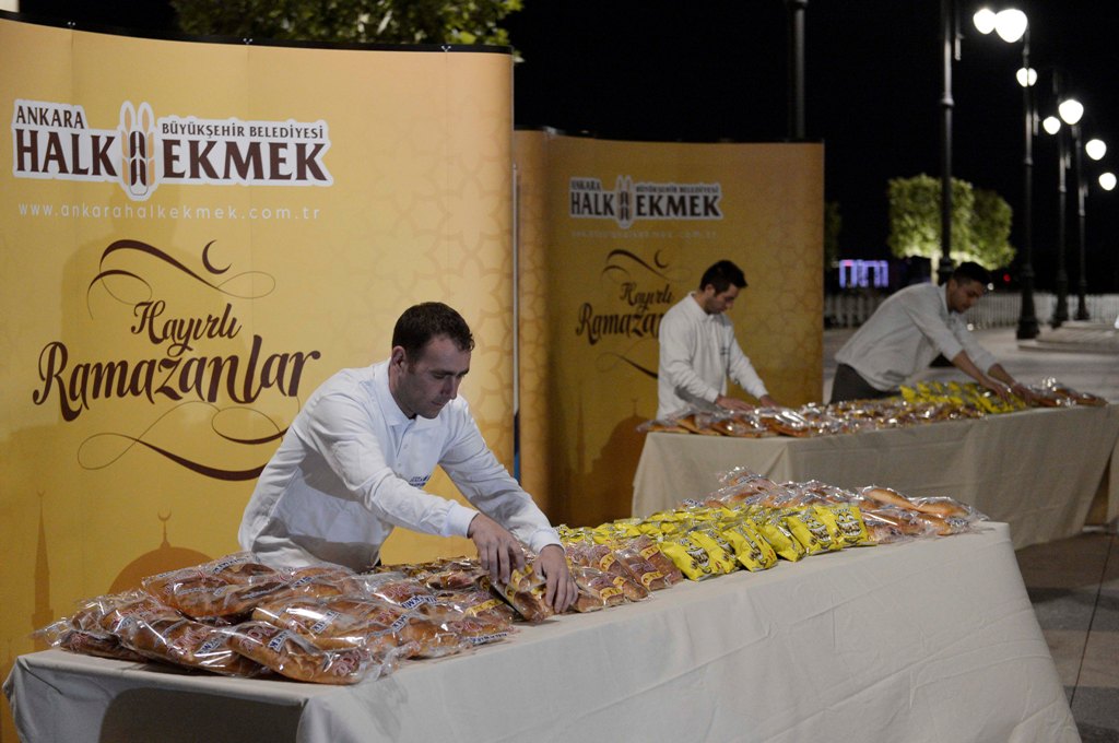 ¬HALK EKMEK’TEN TERAVİH İKRAMI