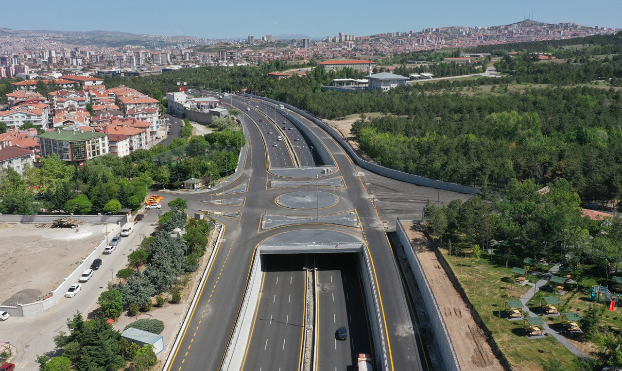 Eşref Akıncı Kışlası Önü Köprülü Kavşak
