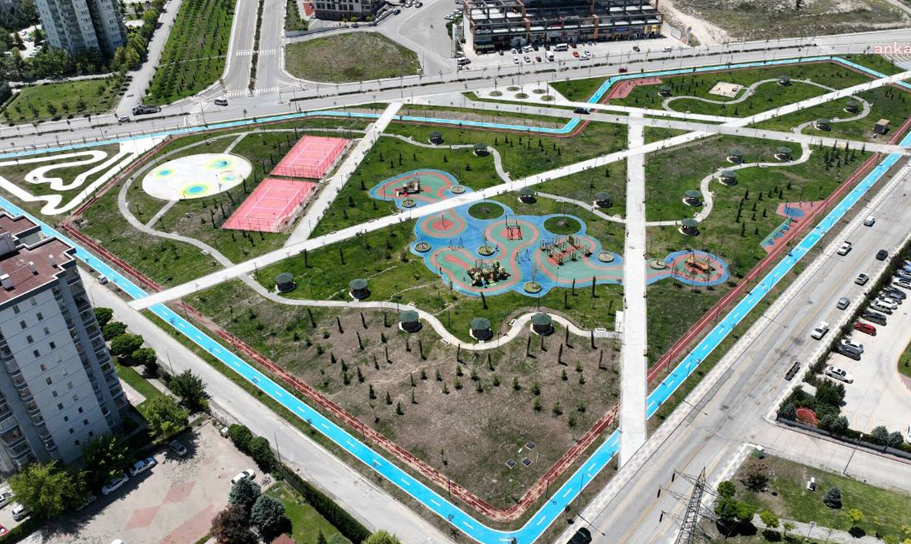 Gökay Caddesı Parkı