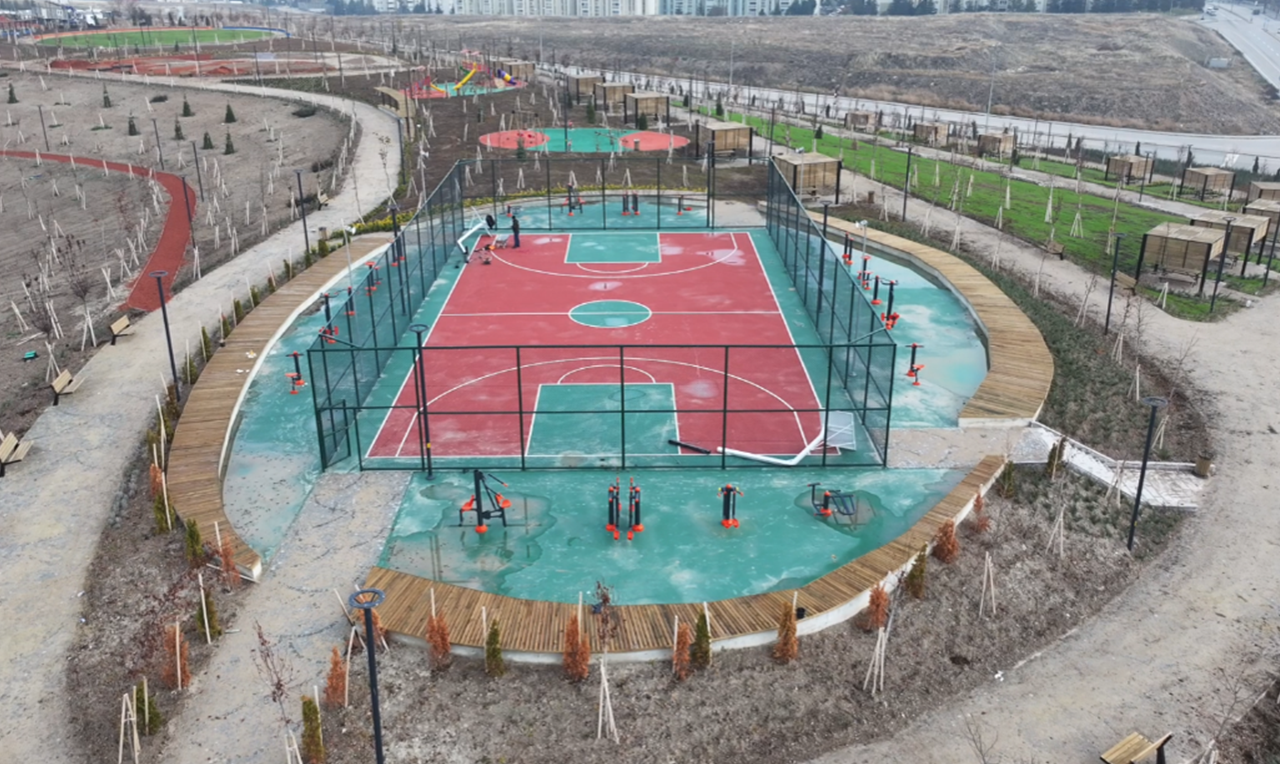 Etimesgut Elvan Mahallesi 18157-18158-18159 Ve 18160 Adalar Önü Park Alanı