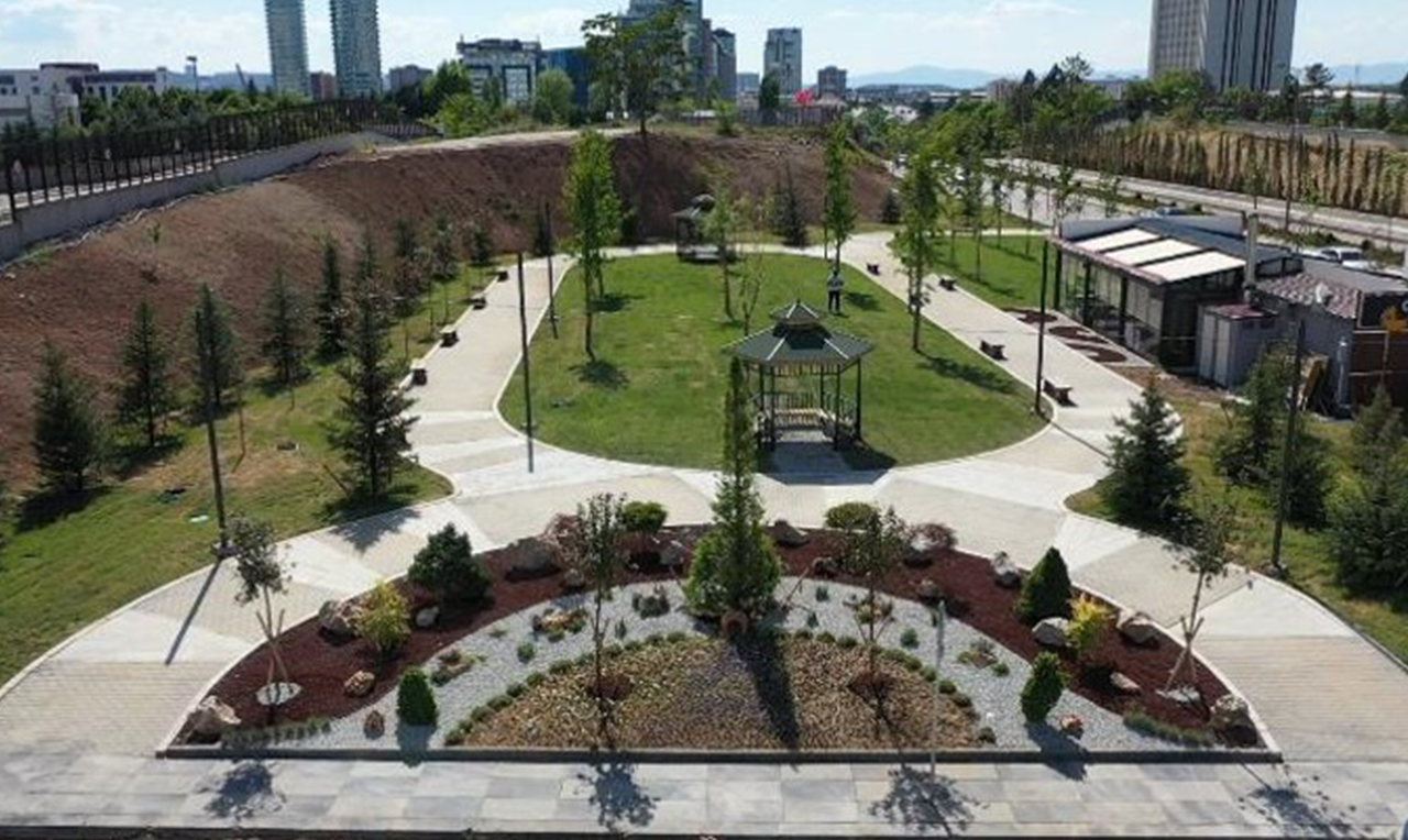 Çankaya Çevre Koruma Ve Kontrol Dairesi Başkanlığı Karşısı Park Alanı