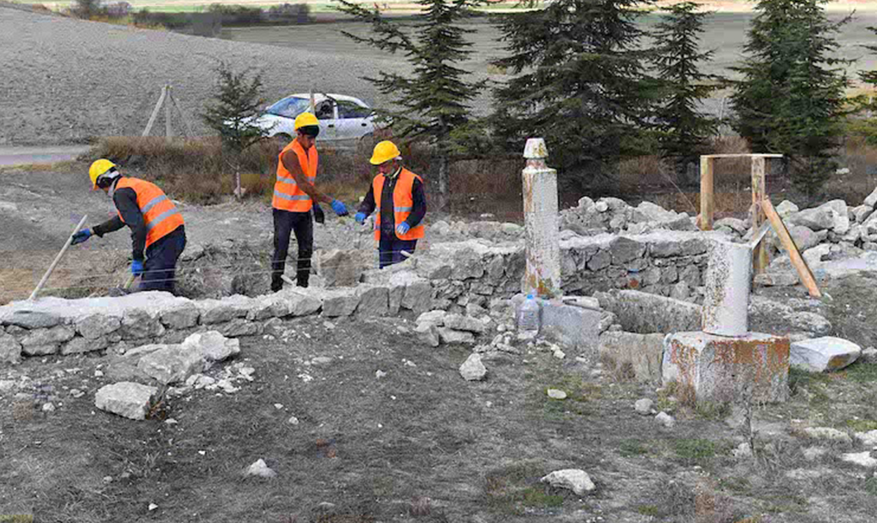 Başkent'in Tarihi Çeşme Ve Türbeleri Günyüzüne Çıkarılıyor