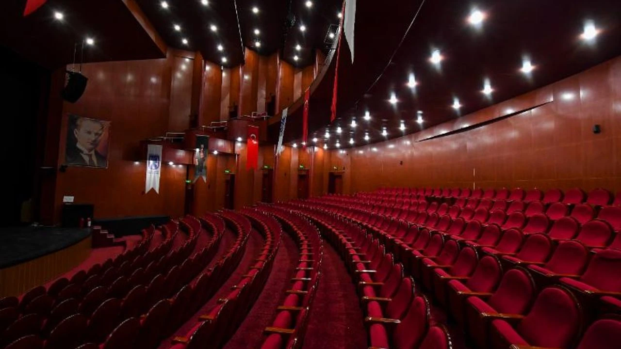 Gençlik Parkı Necip Fazıl Salonu