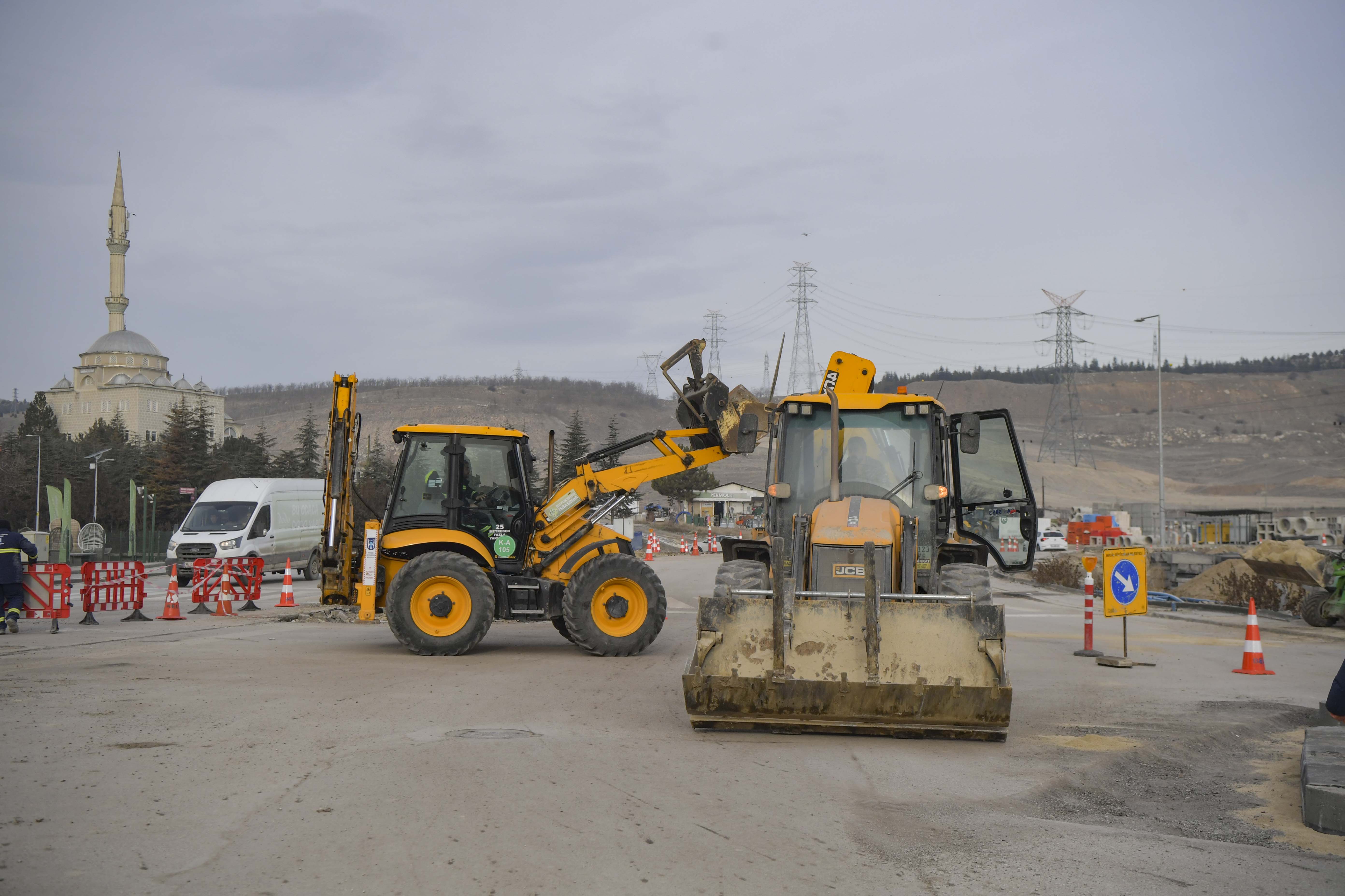 ABB’DEN, TRAFİĞE NEFES ALDIRAN ÇALIŞMA: YAŞAMKENT KAVŞAK DÜZENLEME ÇALIŞMASI