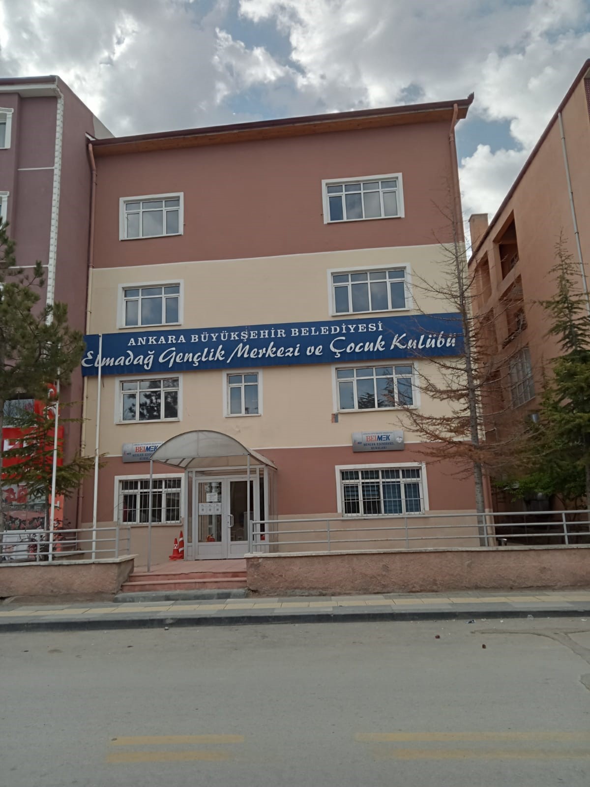 Elmadağ Gençlik Merkezi