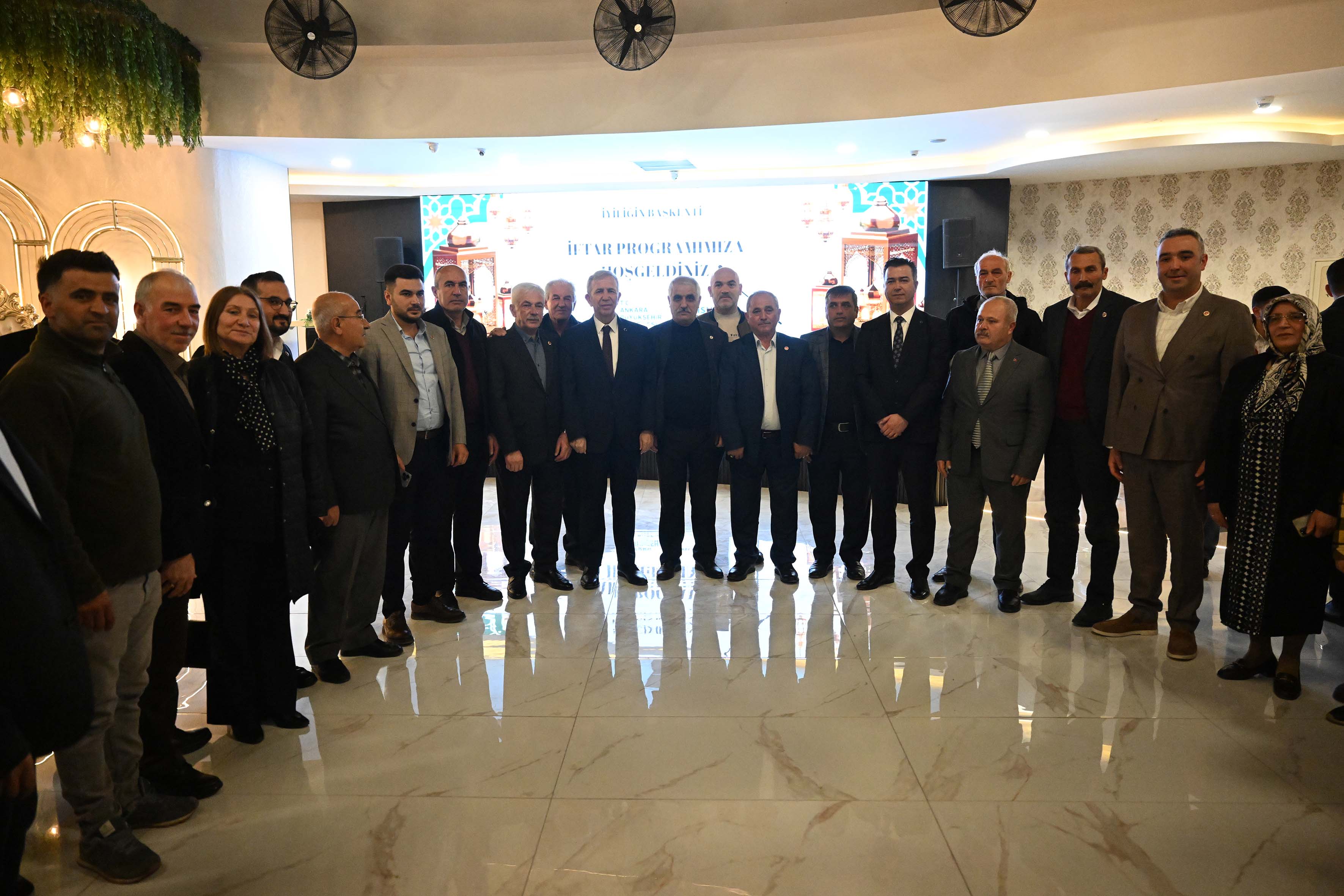 MANSUR YAVAŞ PURSAKLAR İLÇESİ’NDE DÜZENLENEN İFTAR PROGRAMINA KATILDI