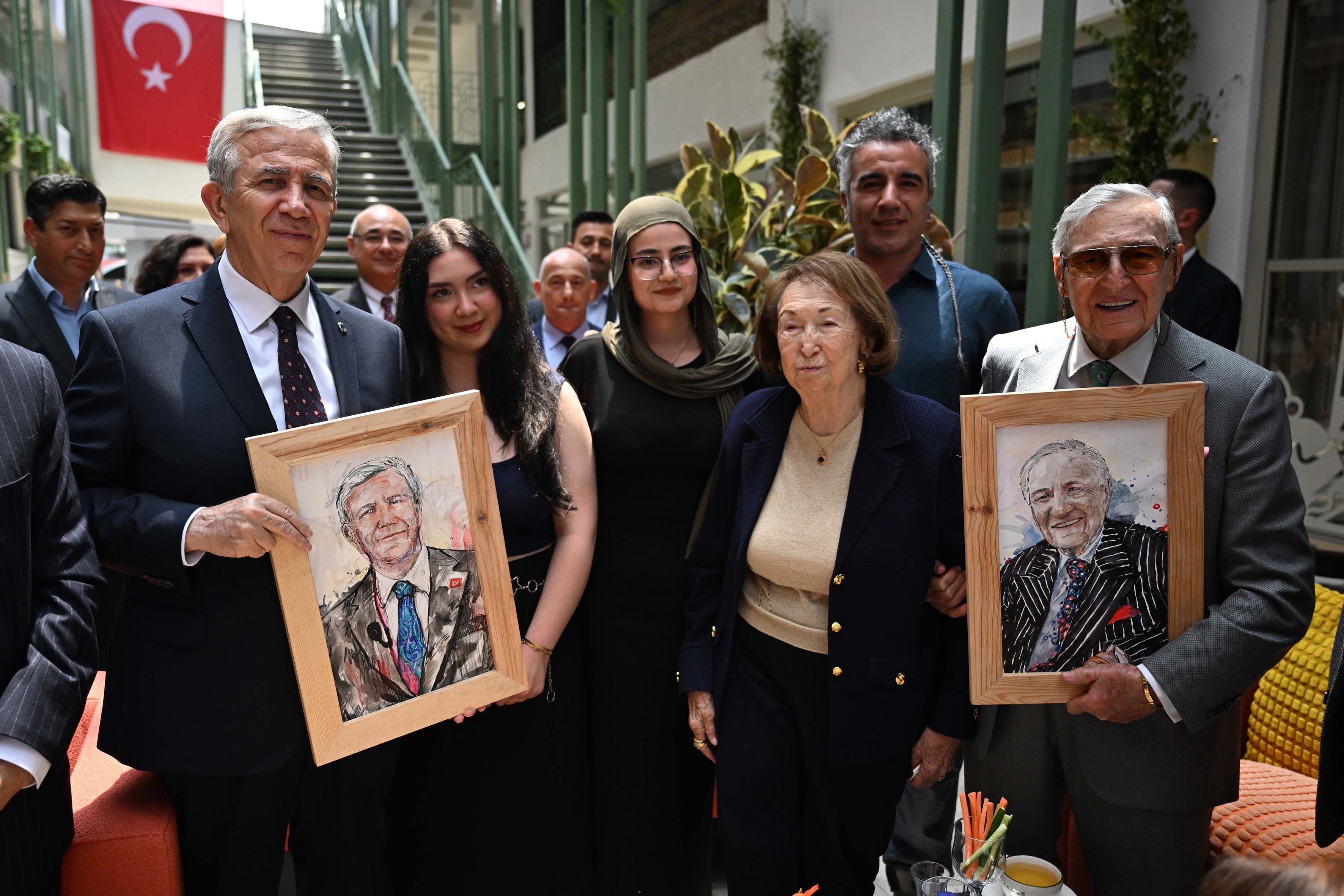 MANSUR YAVAŞ VE RAHMİ M. KOÇ “BEYGİR GÜCÜ” SERGİSİNİN AÇILIŞINI YAPTI
