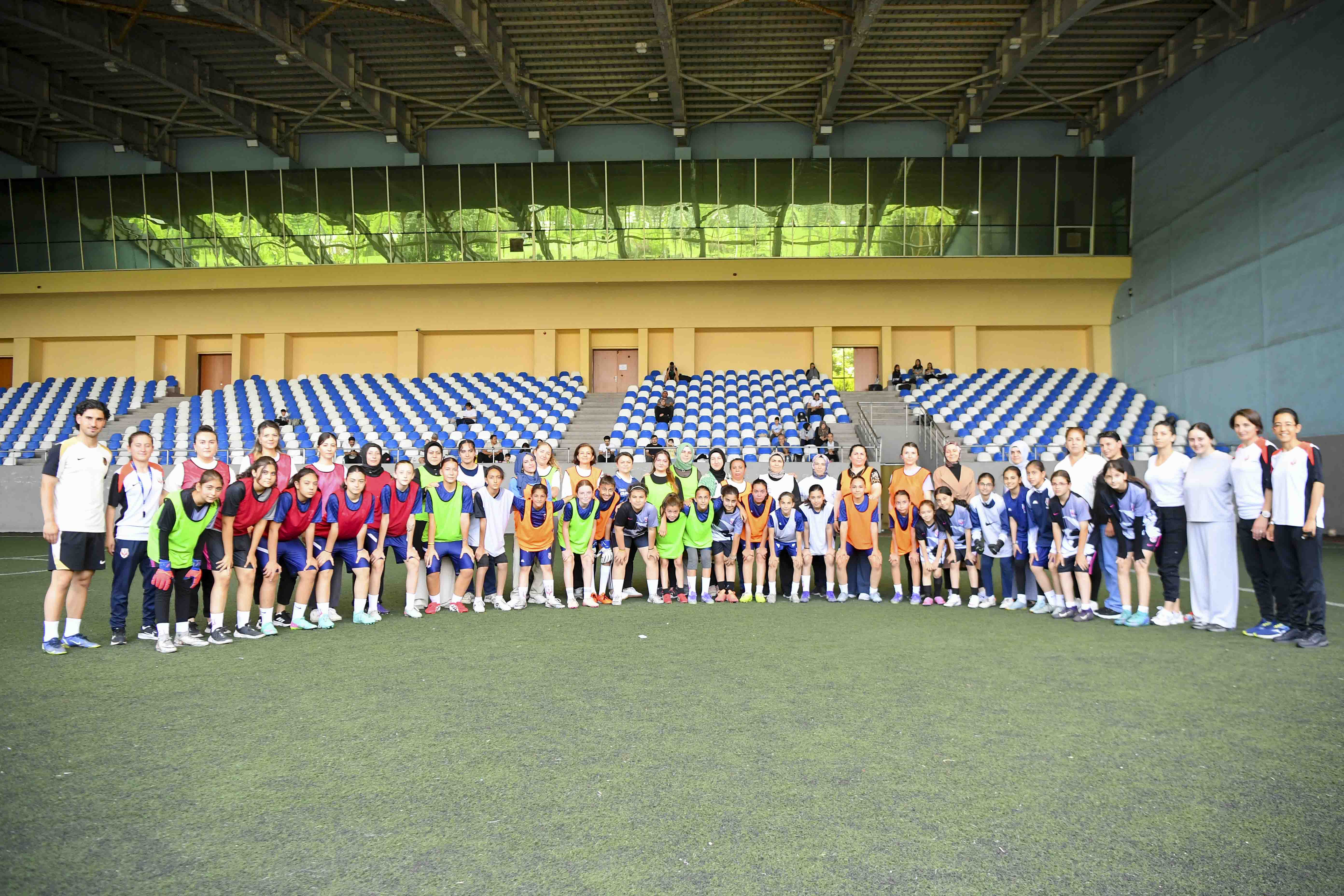 FOMGET’TE ANNE-KIZ FUTBOL HEYECANI