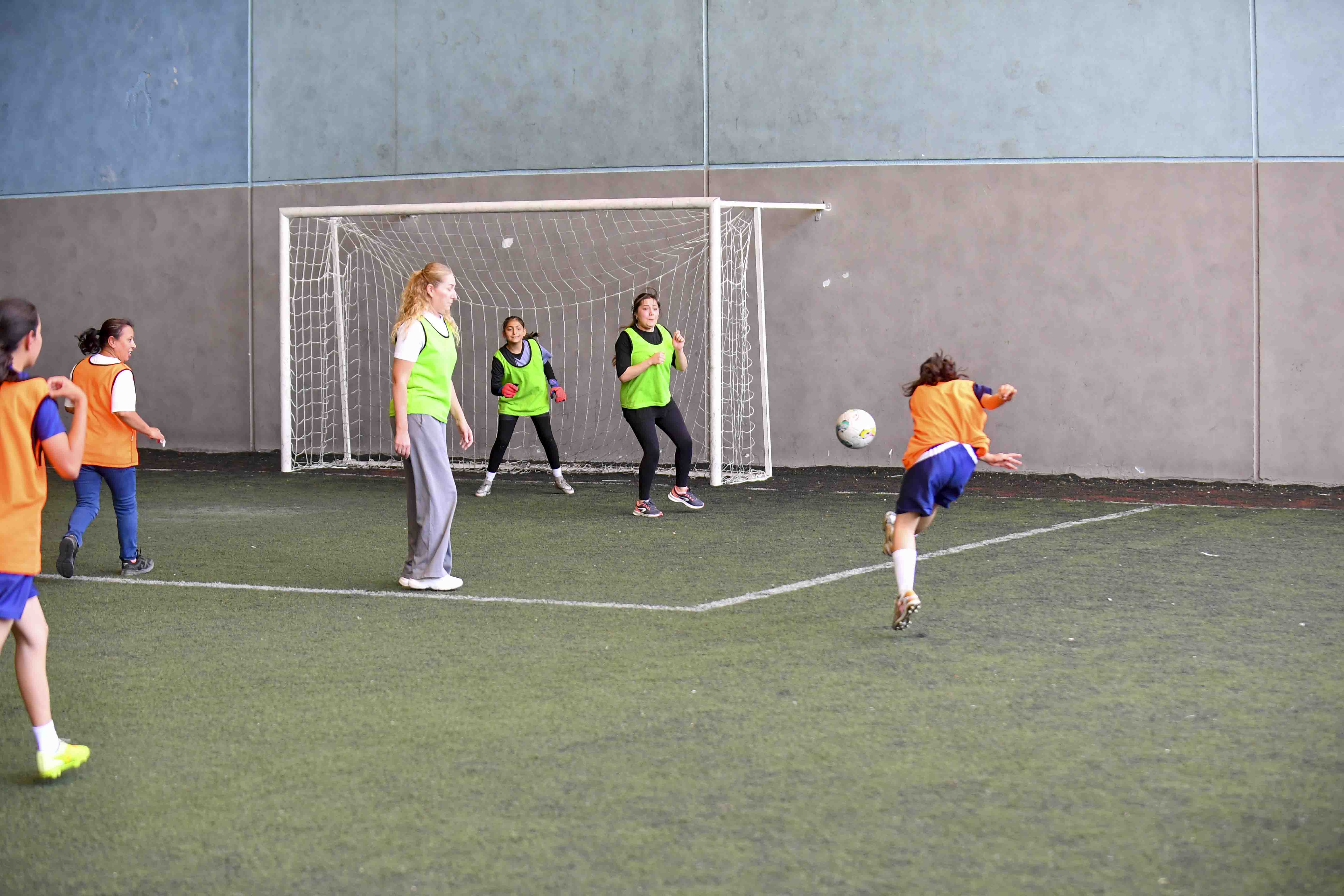 FOMGET’TE ANNE-KIZ FUTBOL HEYECANI