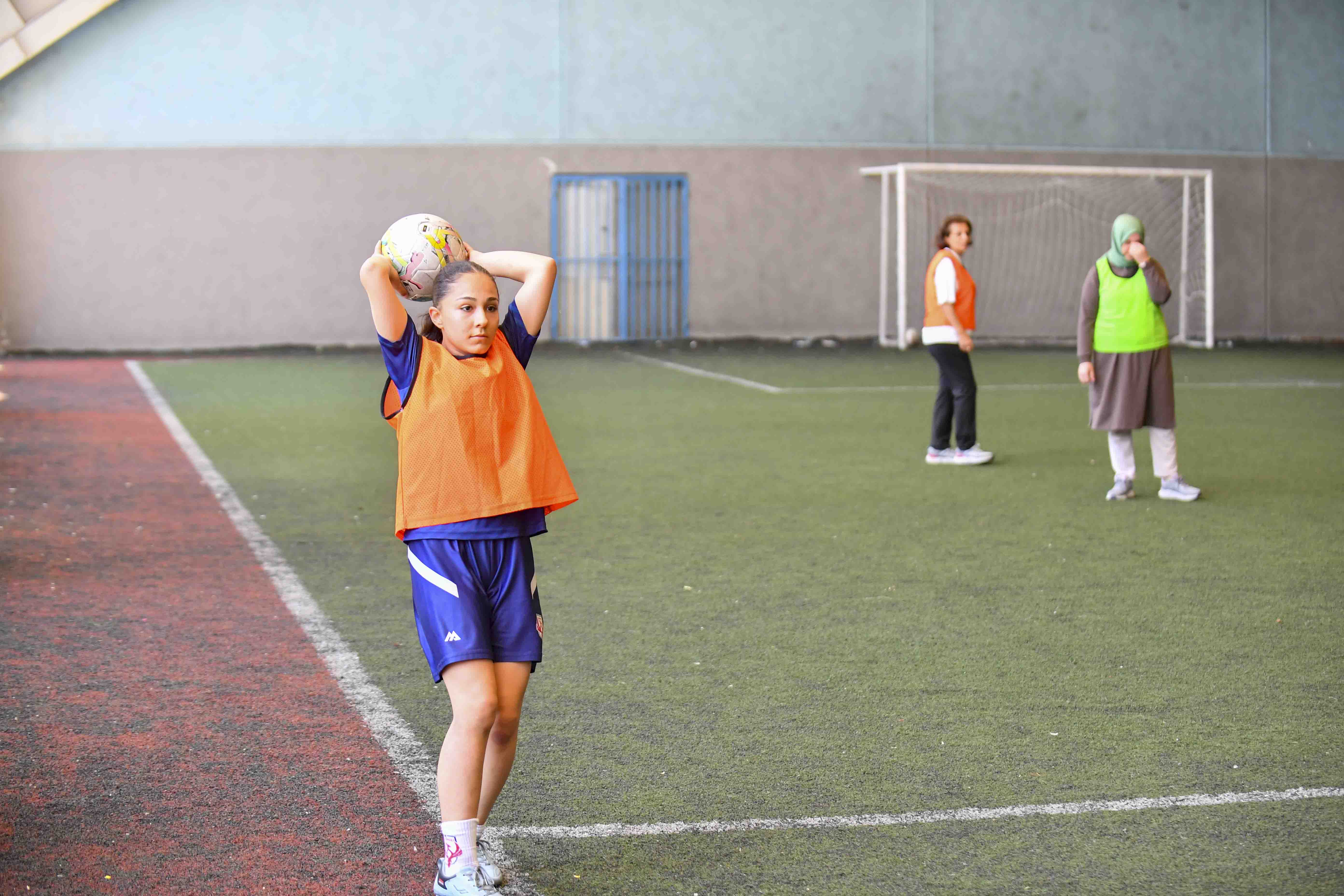 FOMGET’TE ANNE-KIZ FUTBOL HEYECANI