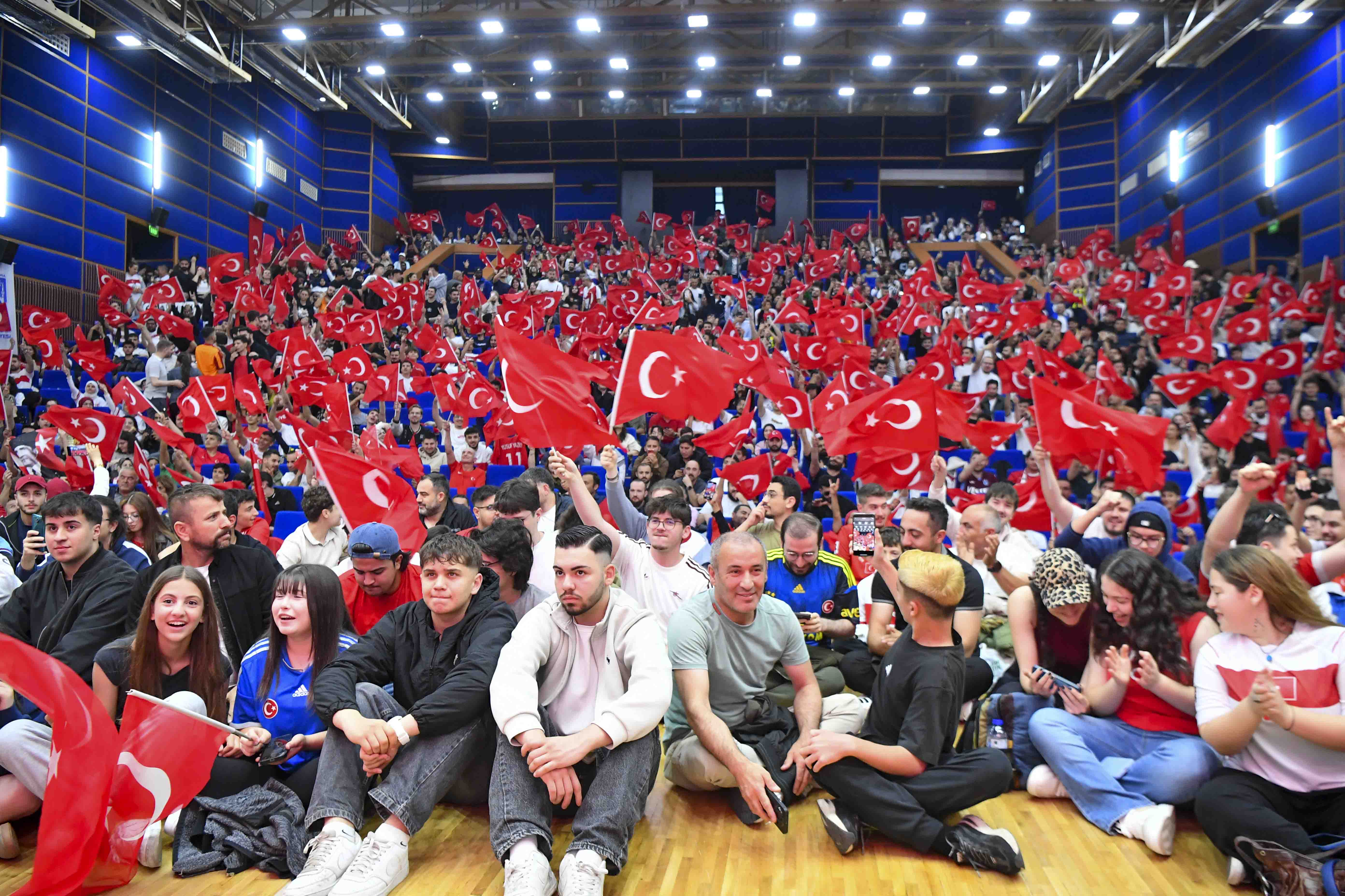 A MİLLİ FUTBOL TAKIMI’NA BAŞKENT’TEN DESTEK