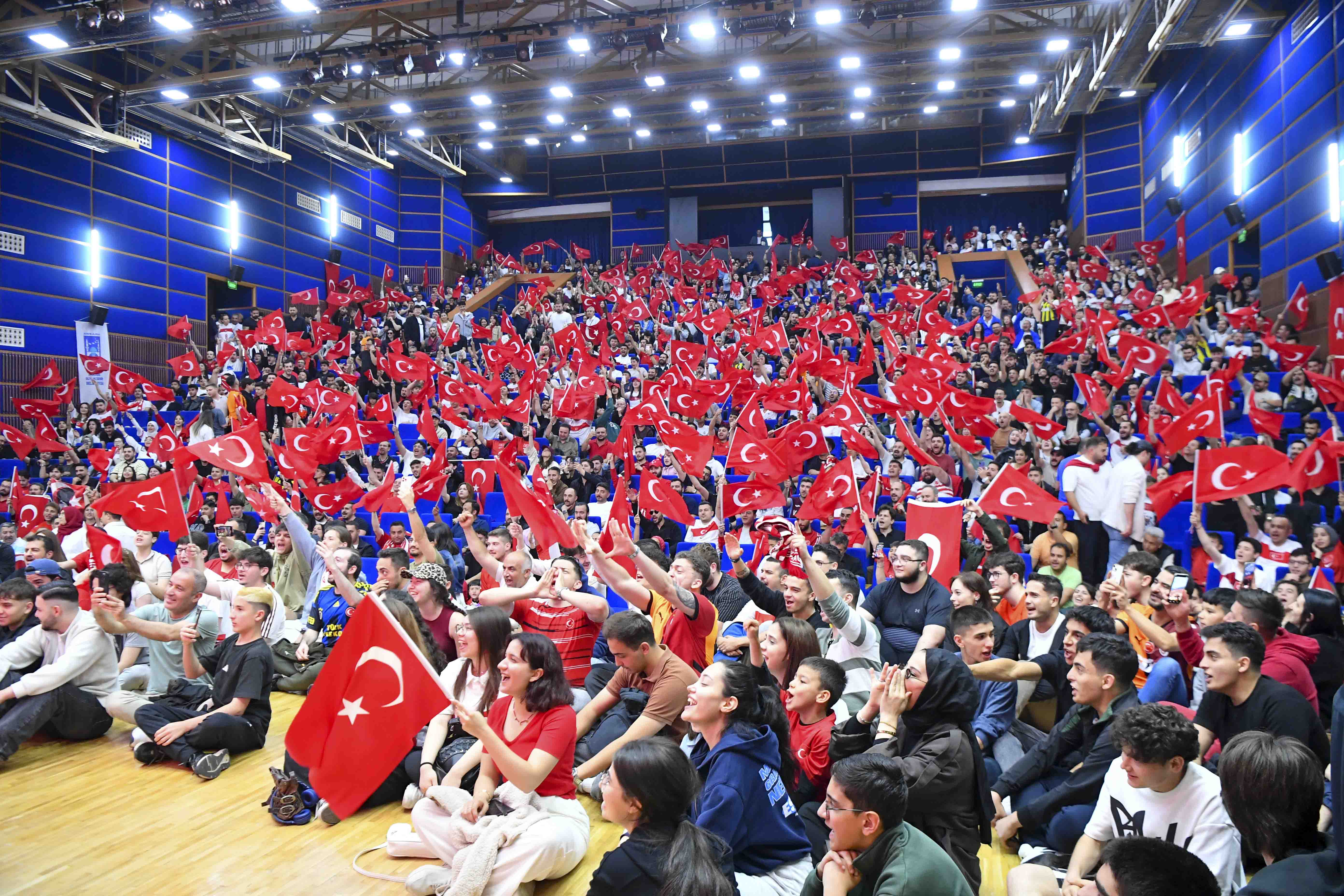 A MİLLİ FUTBOL TAKIMI’NA BAŞKENT’TEN DESTEK
