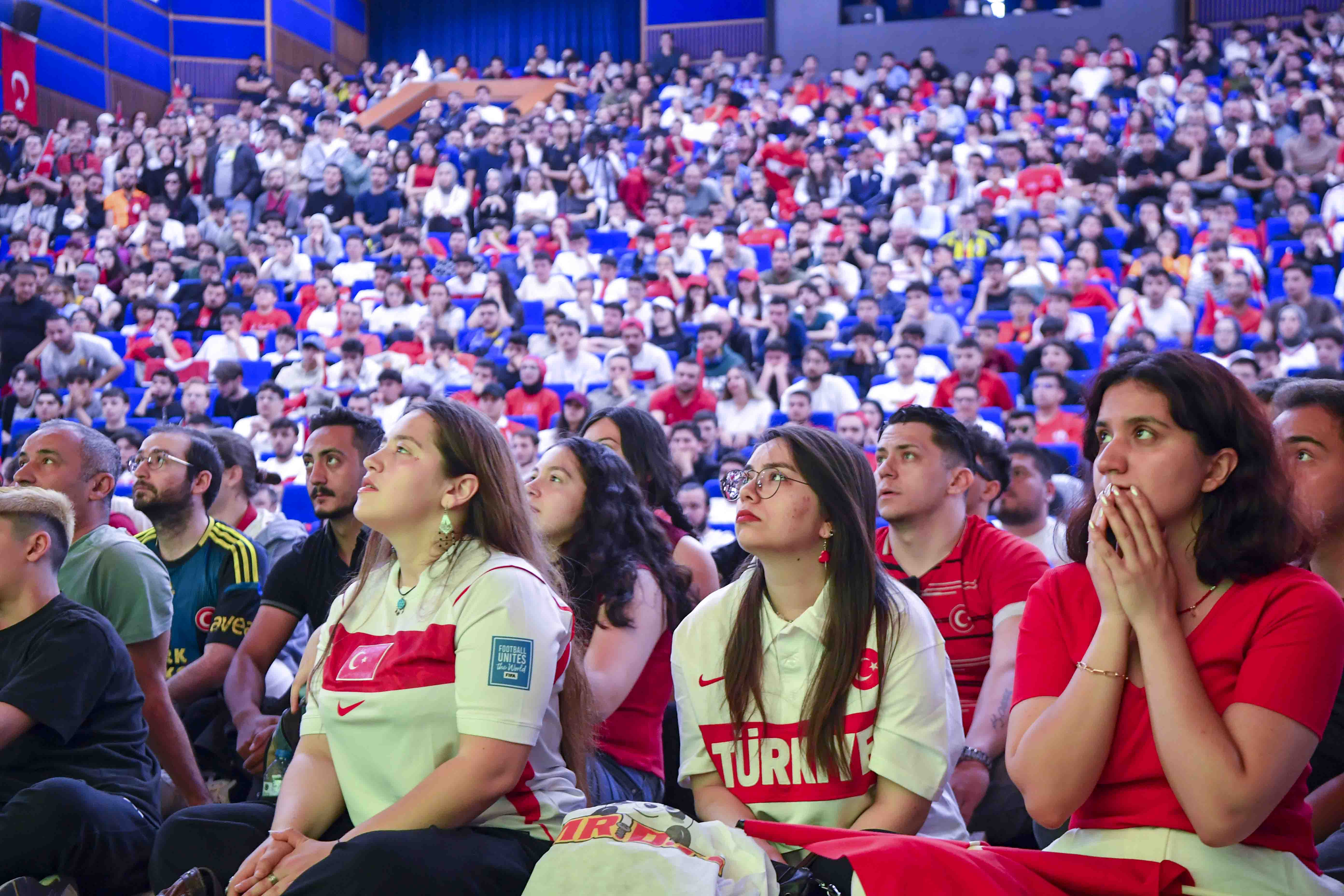 A MİLLİ FUTBOL TAKIMI’NA BAŞKENT’TEN DESTEK