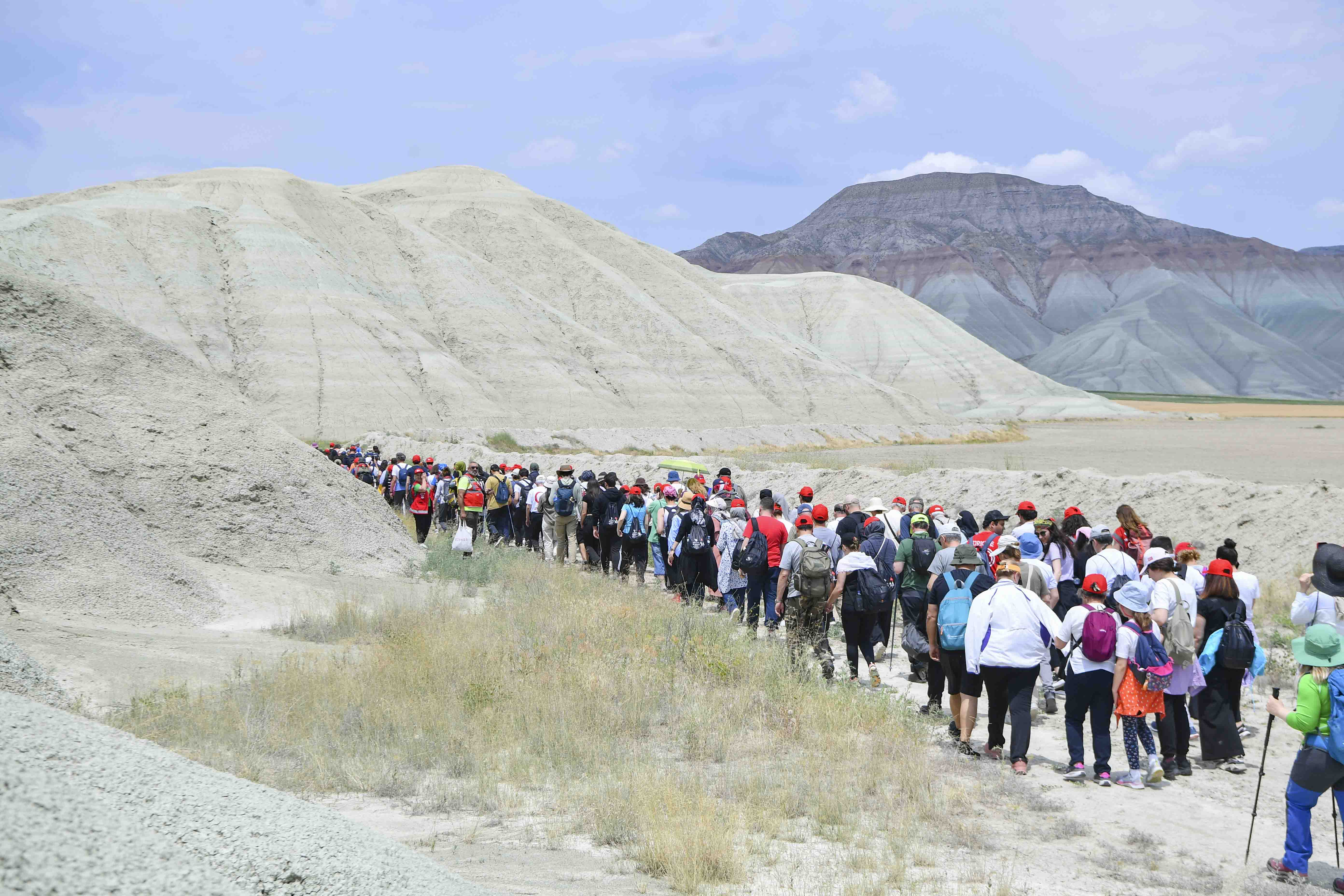 ABB’DEN NALLIHAN KIZ TEPESİ’NDE DOĞA YÜRÜYÜŞÜ  BAŞKENTLİLER DOĞAYLA BULUŞTU