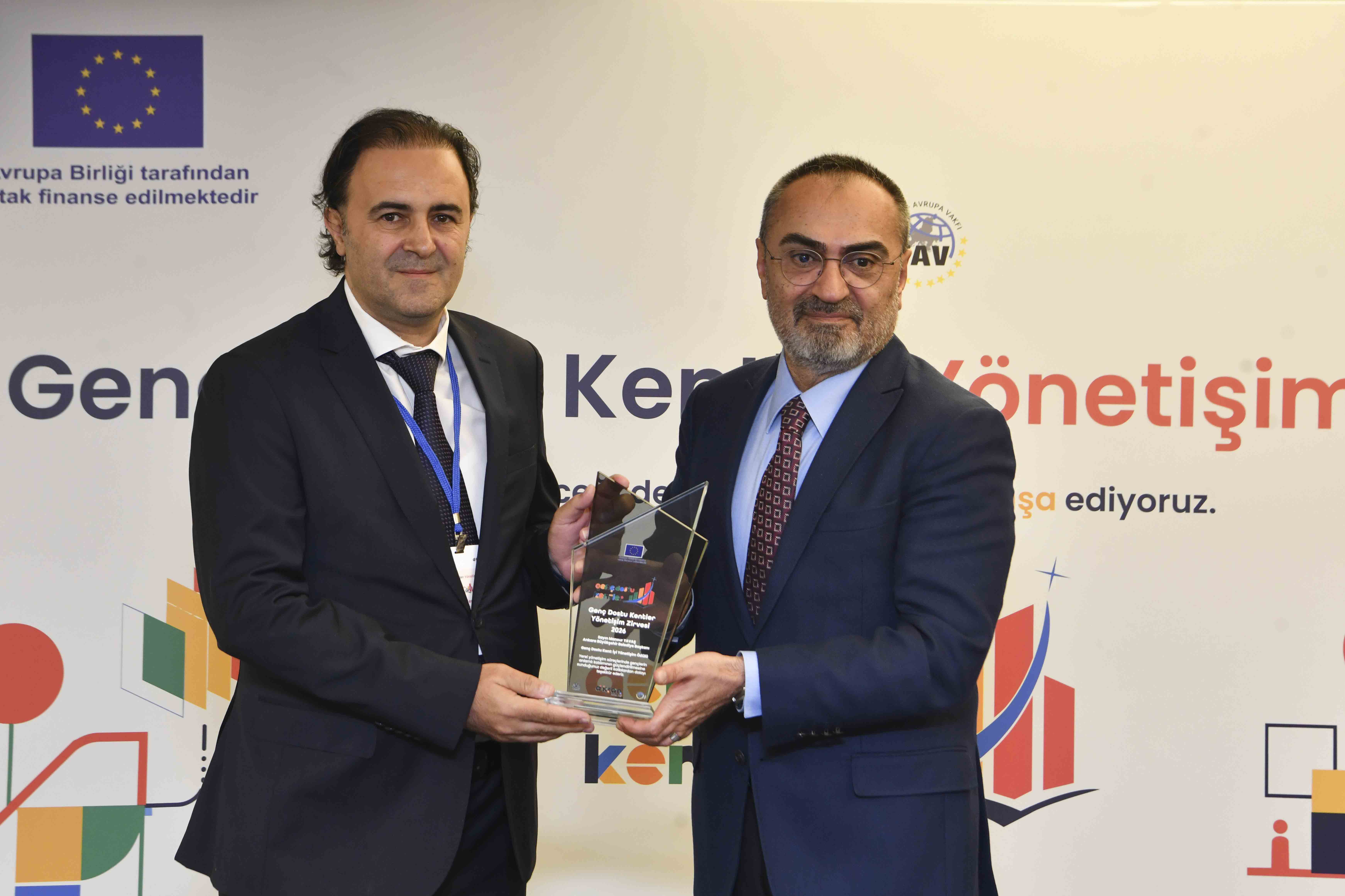 “GENÇ DOSTU YEREL YÖNETİŞİM ZİRVESİ”NDE ABB’YE ÖDÜL