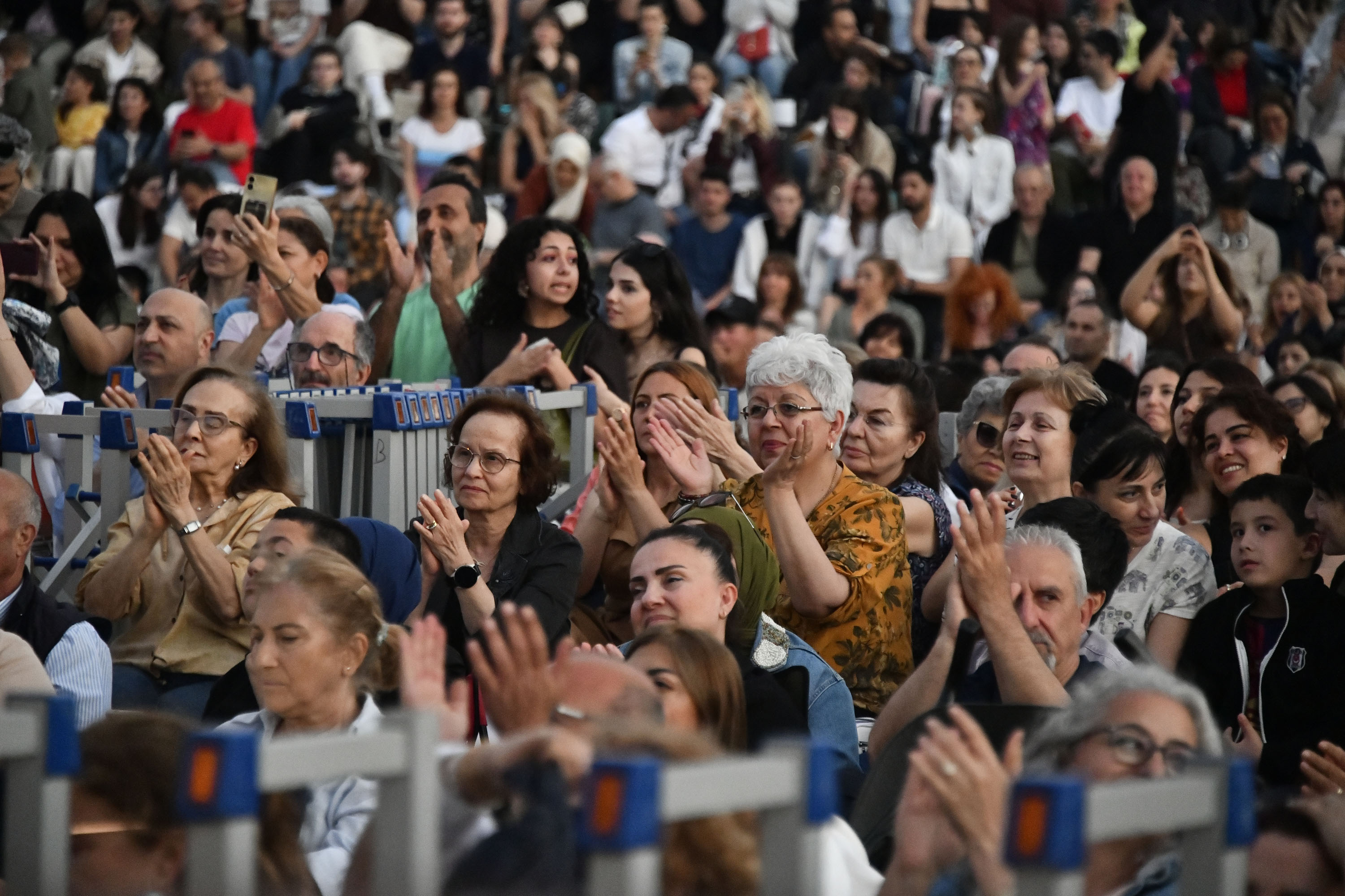 ÇAYYOLU YAZ SAHNESİ’NDE BABALAR GÜNÜ’NE ÖZEL YENİ TÜRKÜ KONSERİ YENİ TÜRKÜ BAŞKENTLİLERE UNUTULMAZ BİR YAZ AKŞAMI YAŞATTI