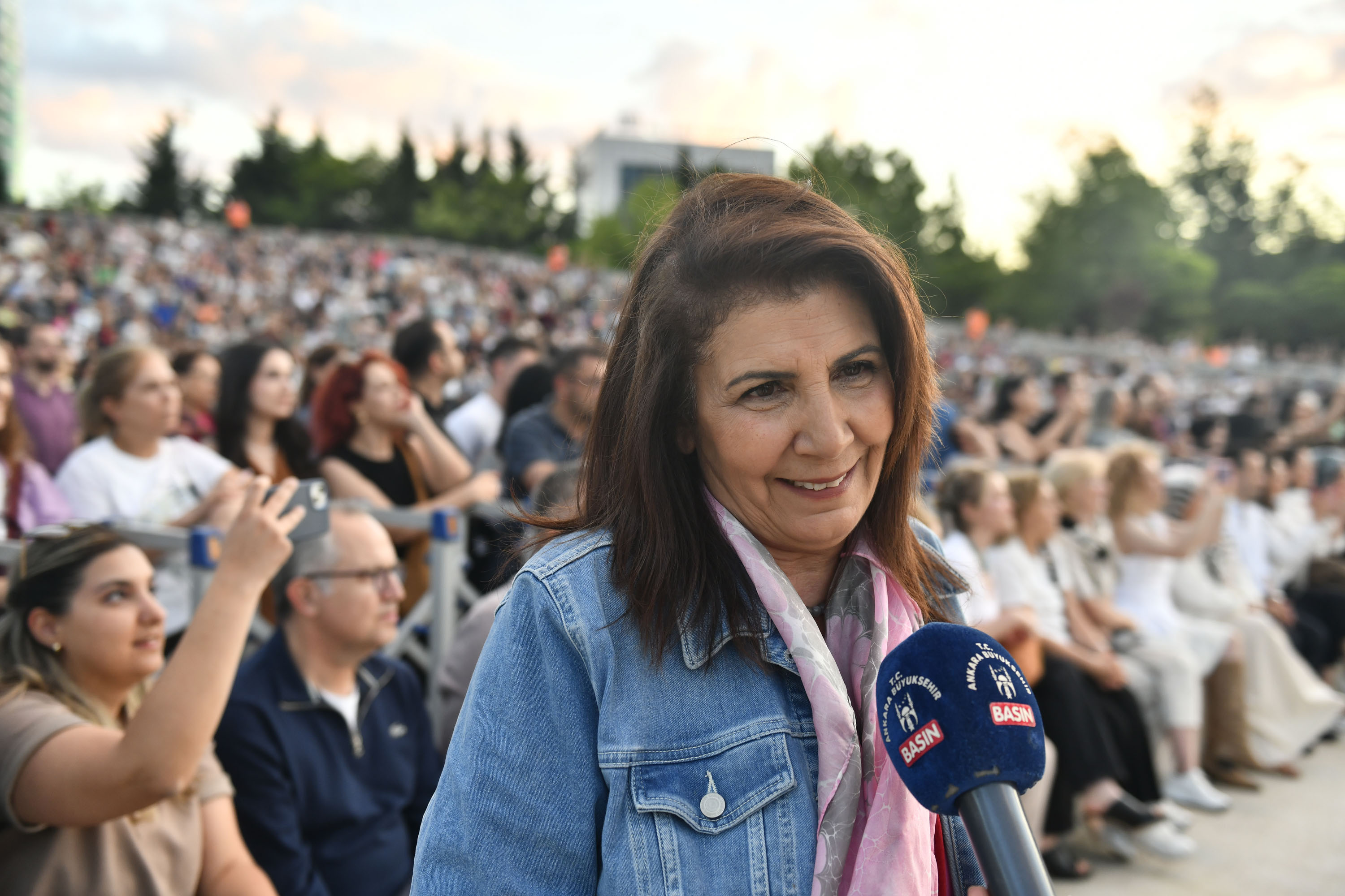 ÇAYYOLU YAZ SAHNESİ’NDE BABALAR GÜNÜ’NE ÖZEL YENİ TÜRKÜ KONSERİ YENİ TÜRKÜ BAŞKENTLİLERE UNUTULMAZ BİR YAZ AKŞAMI YAŞATTI