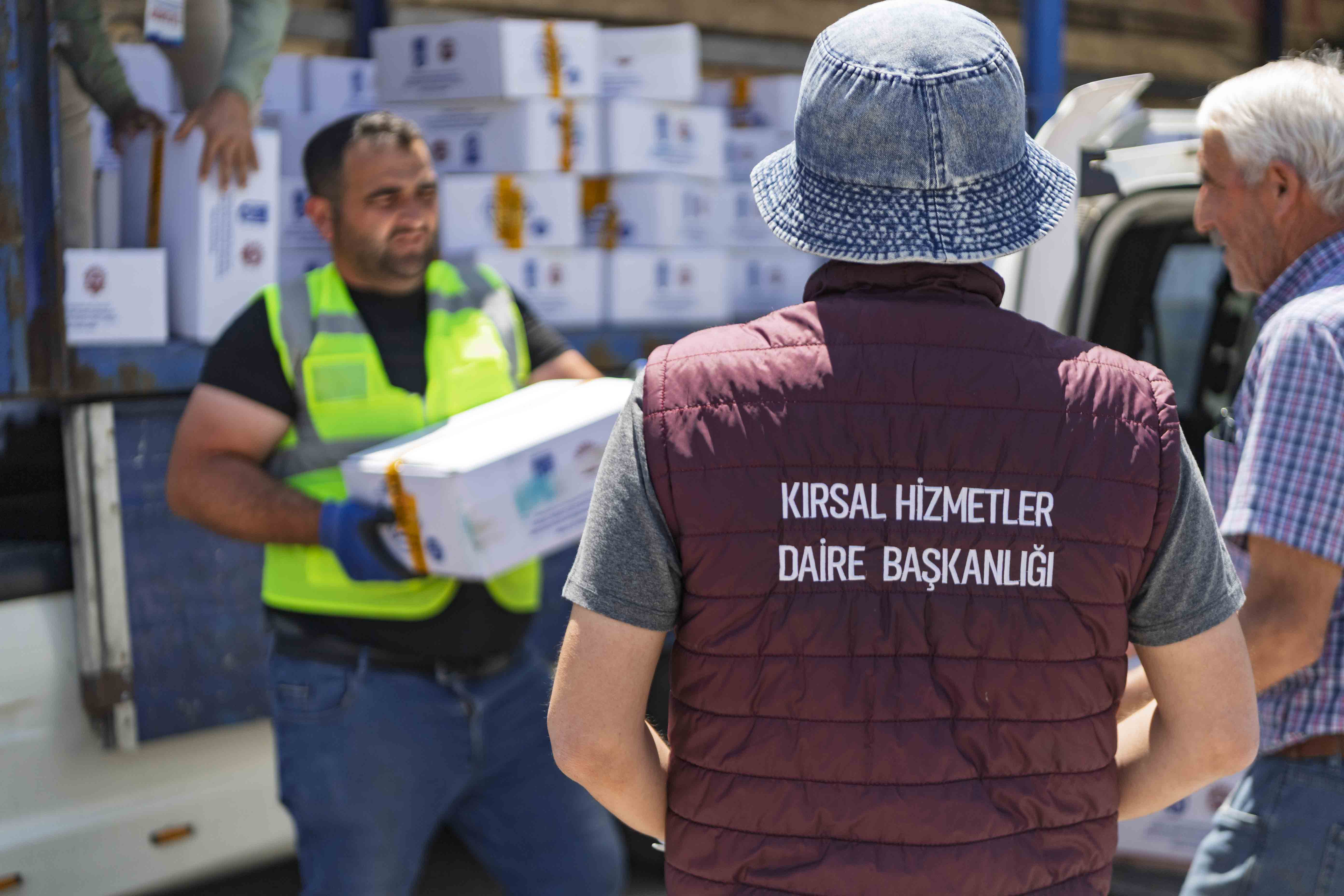 ABB’DEN YETİŞTİRİCİYE FONDAN ARI YEMİ DESTEĞİ