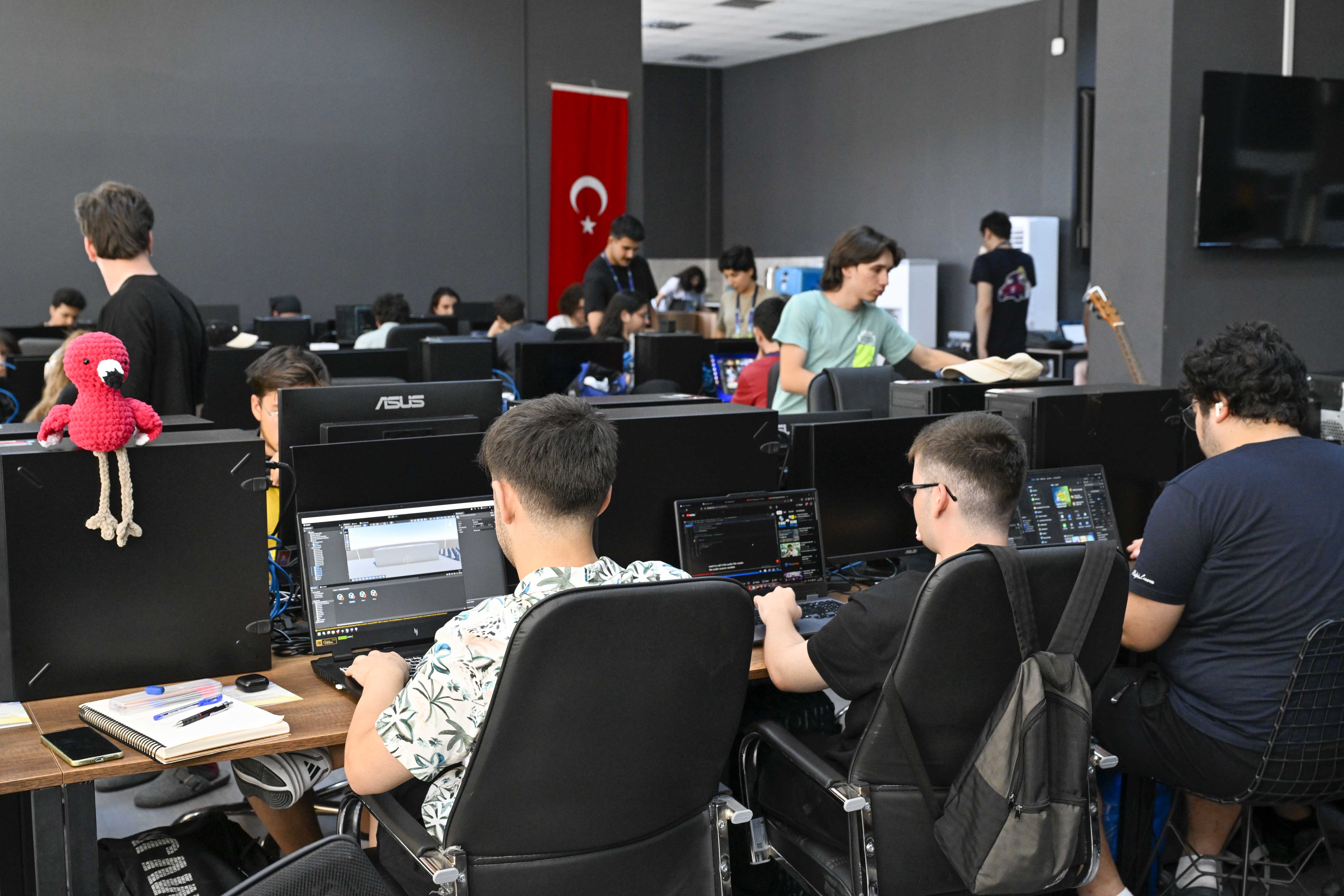 GENÇ OYUN GELİŞTİRİCİLER ANKARA'DA 48 SAATLİK MARATONDA BULUŞTU